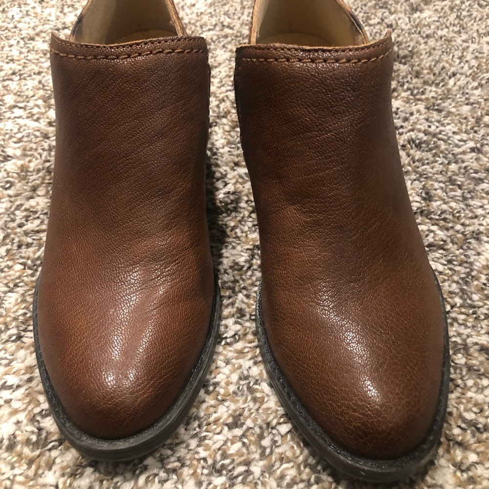 Size 4 Naturalizer bootie